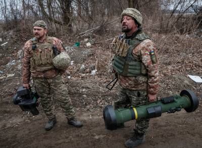 Ukrainian troops with a Javelin anti-tank missile on the front line in the northern Kyiv region. Reuters