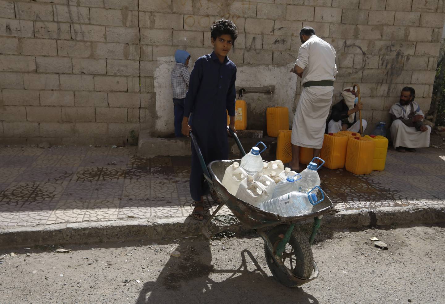 Yemenis collect drinking water from a donated water pipe on the roadside in Sana'a, Yemen, 31 March 2022 (issued 01 April 2022). EPA / YAHYA ARHAB