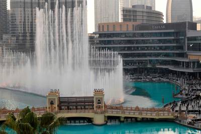 Dubai's fountain show resumes beneath the Burj Khalifa tower, on June 5, 2020, as the Gulf emirate emerges from a lockdown imposed due to the COVID-19 pandemic. / AFP / Karim SAHIB
