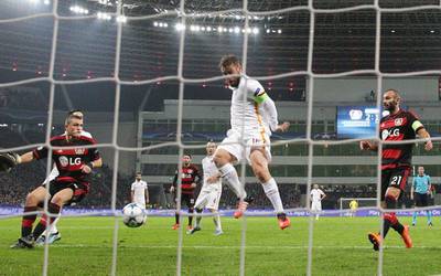 Daniele De Rossi of AS Roma touches in their second goal to equalise 2-2 in the first half against Bayer Leverkusen on Tuesday night. Dean Mouhtaropoulos / Bongarts / Getty Images