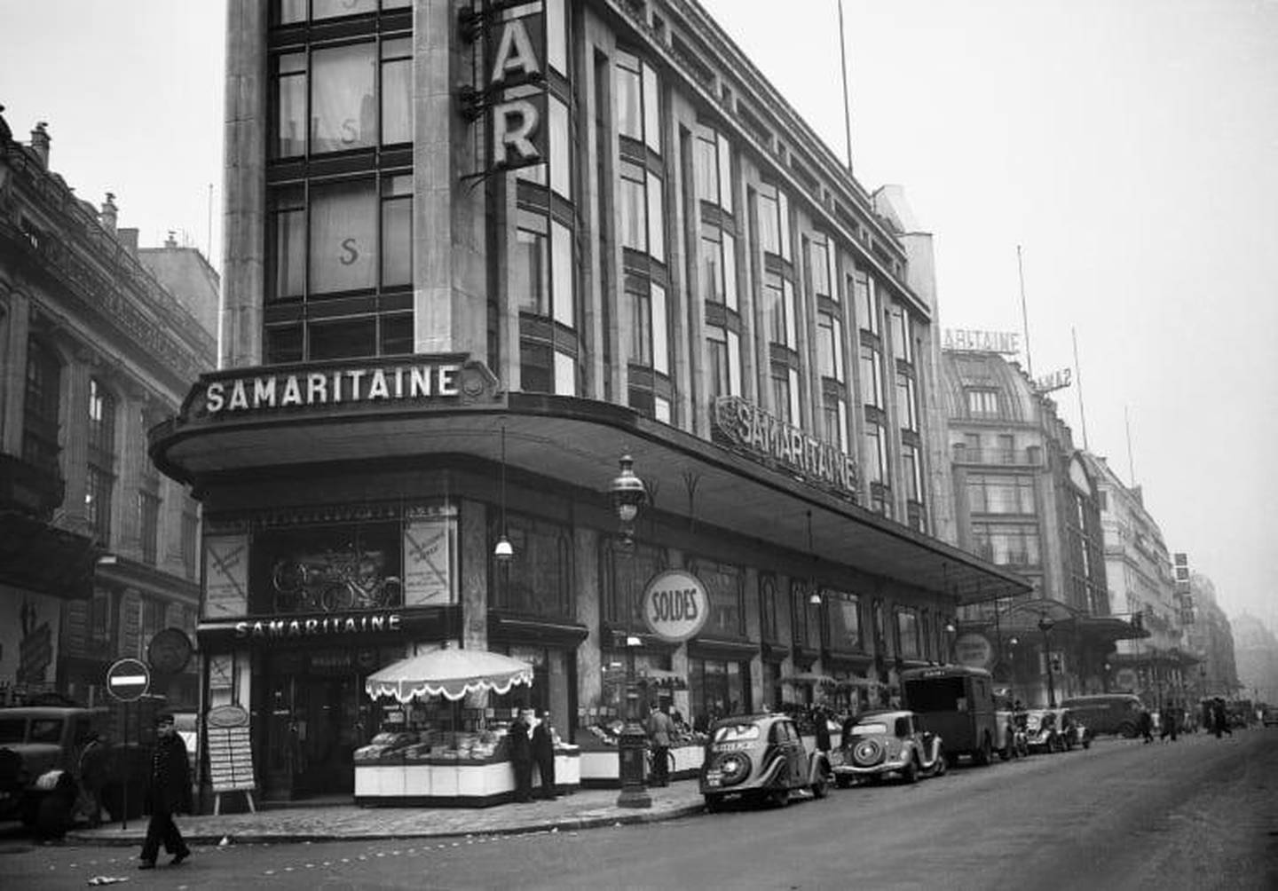 A photograph of the famous store, taken during the 1920s. Courtesy La Samaritaine