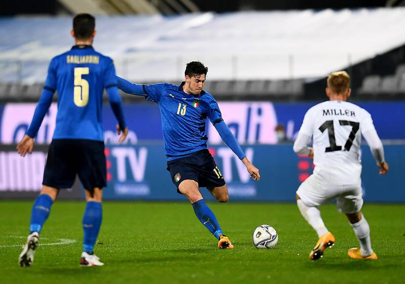 FLORENCE, ITALY - NOVEMBER 11: Alessandro Bastoni of Italy crosses the ball during the international friendly match between Italy and Estonia at Stadio Artemio Franchi on November 11, 2020 in Florence, Italy. (Photo by Claudio Villa/Getty Images)