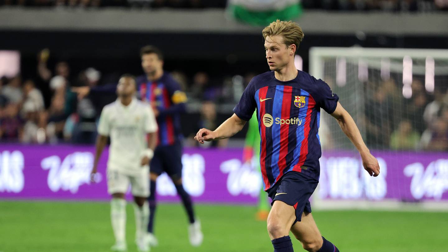 Man United et Barcelone souhaitent conclure l’accord avec Frenkie de Jong, mais le Néerlandais n’est pas prêt à partir