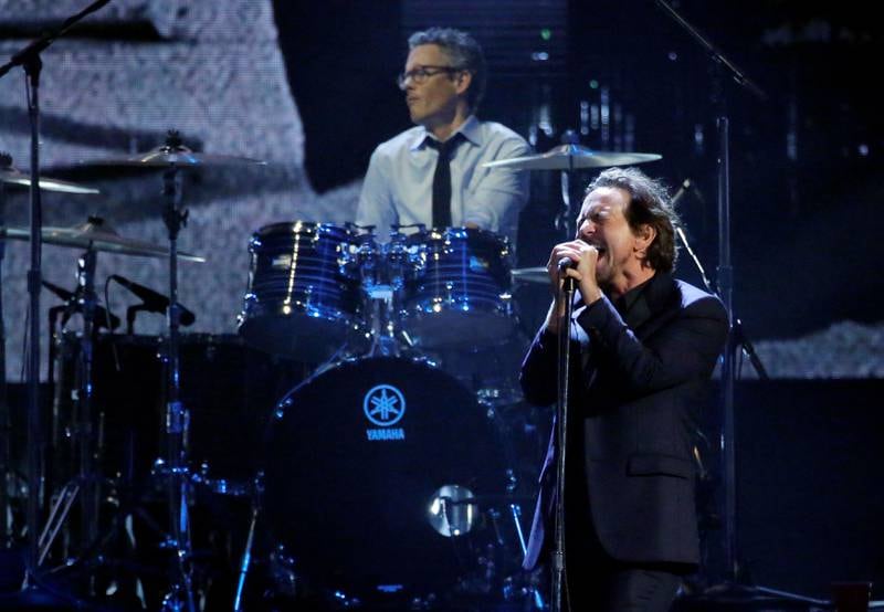 FILE PHOTO: 32nd Annual Rock & Roll Hall of Fame Induction Ceremony - Show – New York City, U.S., 07/04/2017 – Eddie Vedder of Pearl Jam performs. REUTERS/Lucas Jackson/File Photo