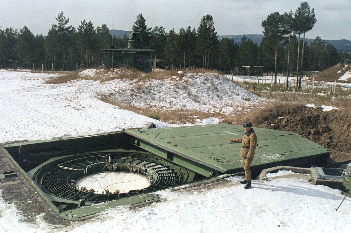 A Russian strategic nuclear forces (SNF) officer inspects a launching tube at the launching centre of intercontinental ballistic missiles on March 20, 1992, in Drovjanaja, Siberia. AFP