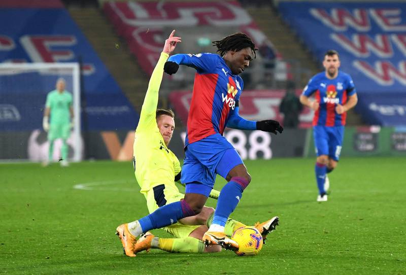 Sean Longstaff - 6: A couple of raking cross-field balls to switch the play from the Geordie midfielder. Booked for sliding challenge as Schlupp with Palace man baring in on penalty area. PA