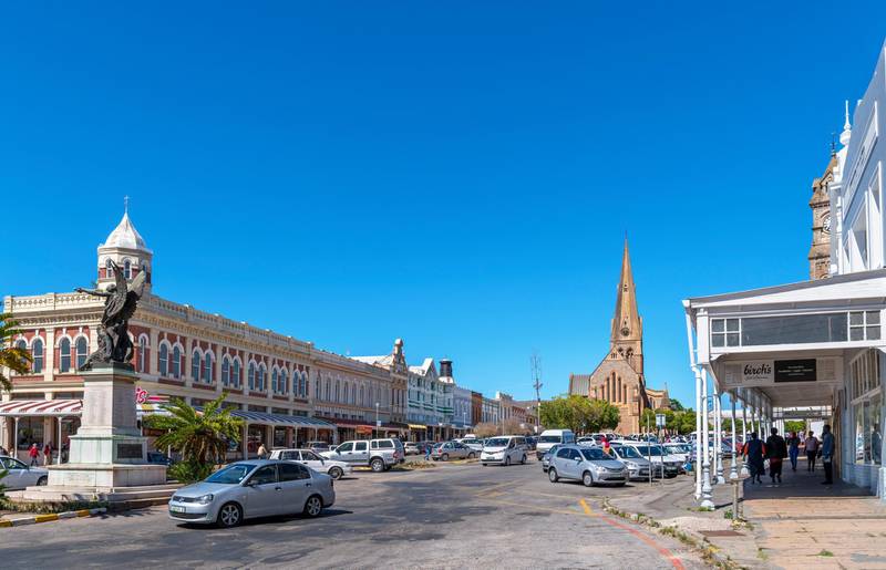 T7DH1Y High Street looking towards the Cathedral of St Michael and St George, Grahamstown (Makhanda), Eastern Cape, South Africa. Alamy