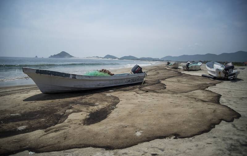 Signs of a fuel spill on the beaches of Salina Cruz, Mexico. Fishermen reported the spill that has stained and contaminated more than eight kilometres of coastline. EPA 