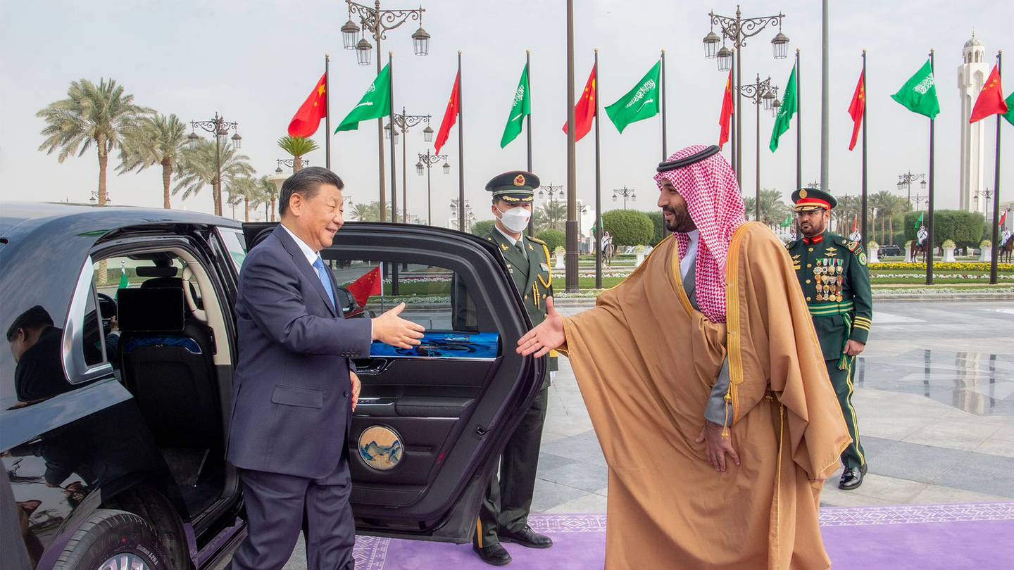 القادة العرب يصلون السعودية للقمة مع الصين