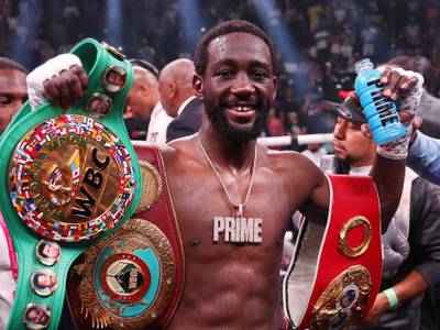 LAS VEGAS, NEVADA - JULY 29: Terrence Crawford celebrates with his championship belts after defeating Errol Spence Jr.  in the World Welterweight Championship bout at T-Mobile Arena on July 29, 2023 in Las Vegas, Nevada.    Al Bello / Getty Images / AFP (Photo by AL BELLO  /  GETTY IMAGES NORTH AMERICA  /  Getty Images via AFP)