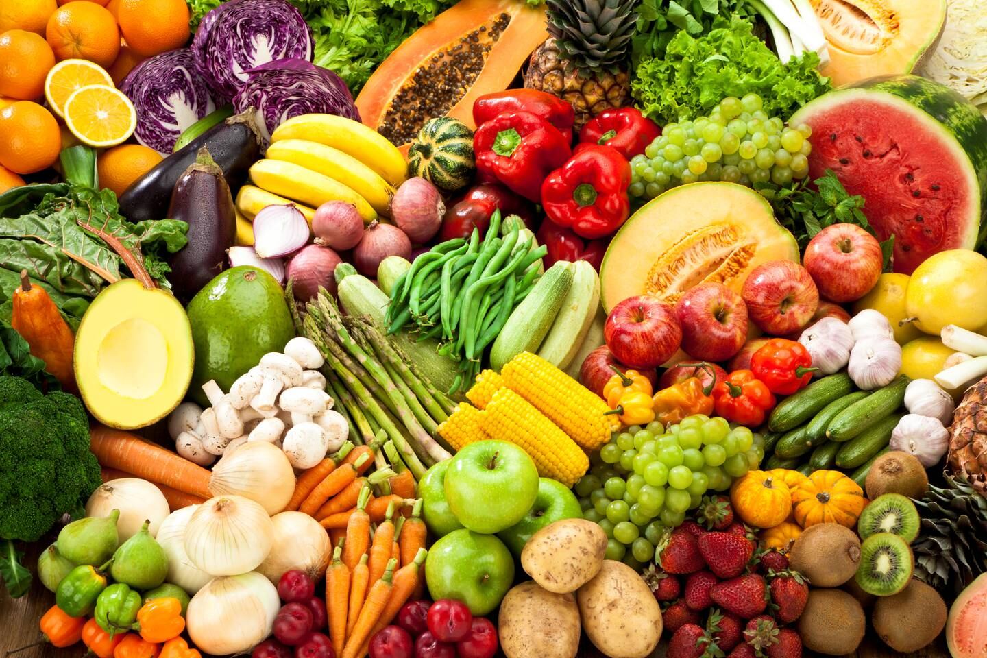 Sortiment von Obst und Gemüse Hintergrund