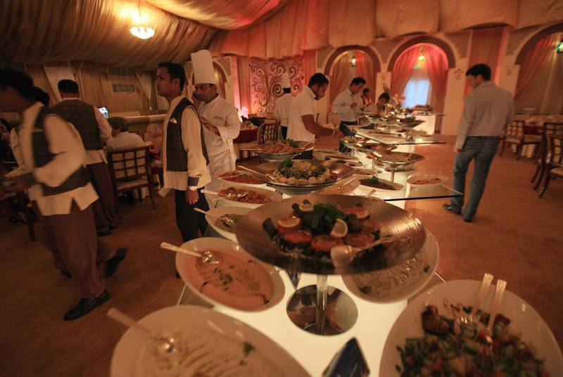 12 AUGUST 2010 - Abu Dhabi - Huge tent was setup to host Iftar at Emirates Palace hotel in Abu Dhabi. Ravindranath K / The National