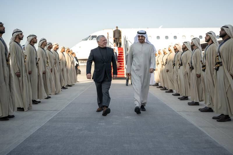 Sheikh Mohamed receives King Abdullah, flanked by a guard of honour.
