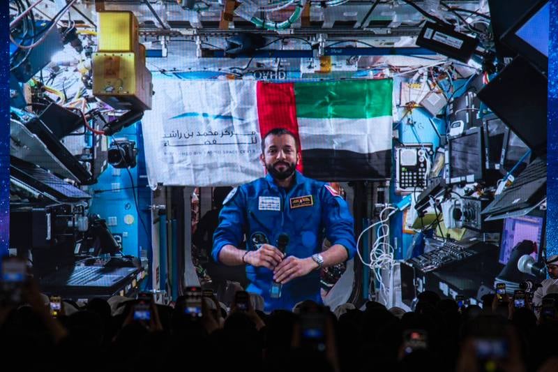 Sułtan Al Neyadi opowiada uczniom z Szardży o radzeniu sobie z sytuacjami kryzysowymi w kosmosie