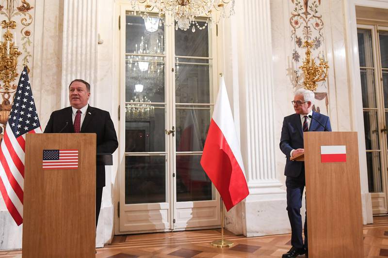 Polish Foreign Minister Jacek Czaputowicz (R) and US Secretary of State Mike Pompeo give a joint press conference on February 12, 2019 in Warsaw. / AFP / Janek SKARZYNSKI
