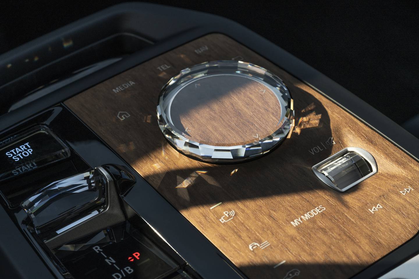 The iX M60 comes with a chintzy crystal iDrive twist dial, gear selector switch and seat adjustment buttons.