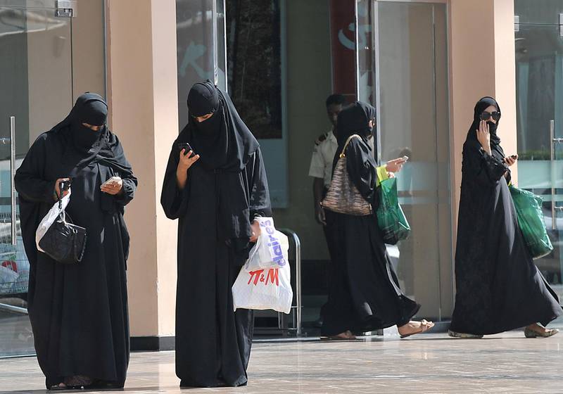 Saudi women leave a shoopping mall on November 7, 2013. Saudi Arabia has the Arab world's largest economy, but the unemployment rate among natives is above 12.5 percent, a figure the government is aiming to reduce. AFP PHOTO/FAYEZ NURELDINE (Photo by FAYEZ NURELDINE / AFP)