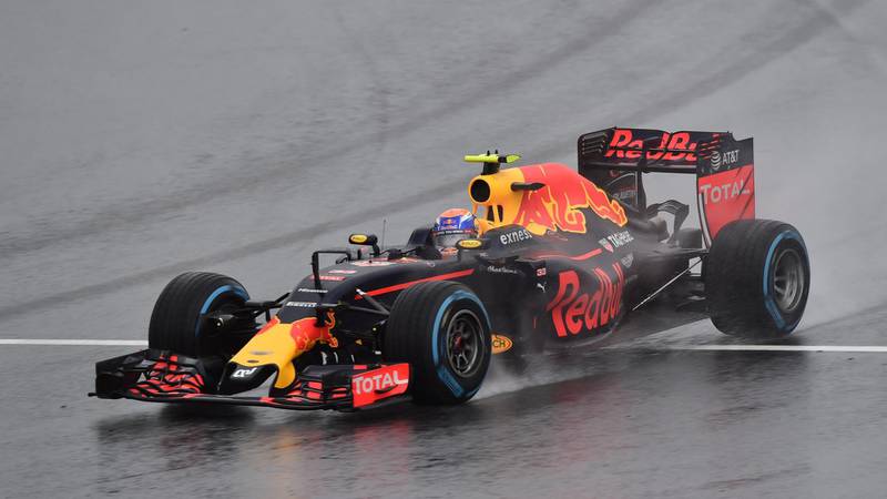 Red Bull Racing's Belgian-Dutch driver Max Verstappen powers his car during the Brazilian Grand Prix at the Interlagos circuit in Sao Paulo, Brazil, on November 13, 2016. (Photo by Miguel SCHINCARIOL / AFP)