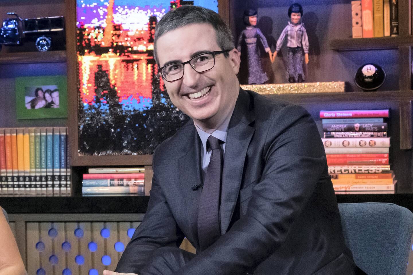 SEHEN SIE, WAS LIVE MIT ANDY COHEN PASSIERT – Im Bild: John Oliver – (Foto von: Charles Sykes/Bravo/NBCU Photo Bank via Getty Images)