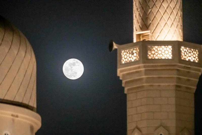 Full moon rise in Dubai on May 26th, 2021. Antonie Robertson / The National.Reporter: None for National.