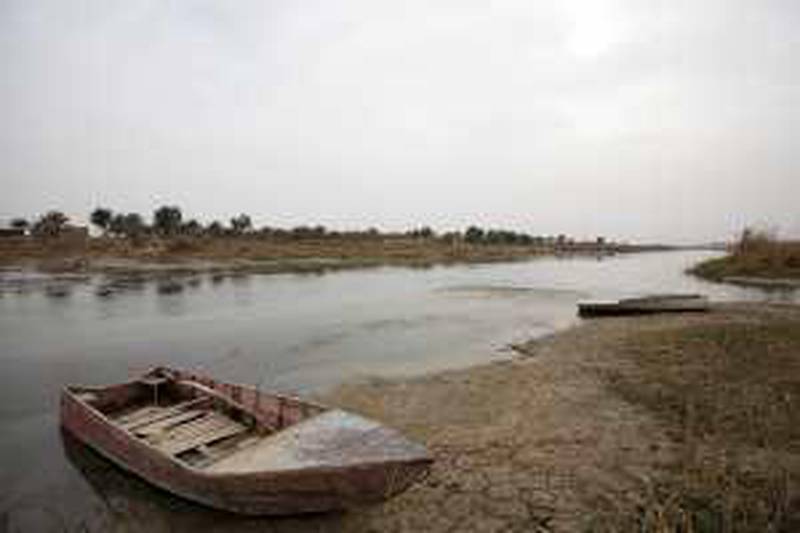 Abandoned fishing boat on the Tigris River near Aziziyah island, 60 km south east of Baghdad, 7th February 2009. Water levels in the  Tigris River are running increasingly low a situation that is set to worsen if a huge damming project upstream in Turkey goes ahead. *** Local Caption ***  Abandoned fishing boat 2.jpg