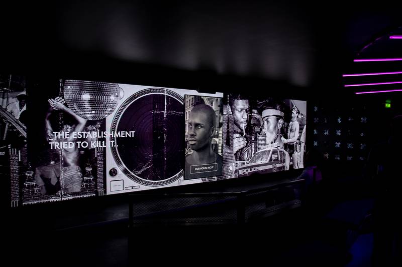 Visitors go through an audiovisual masterclass that in 15 minutes sums up four decades of house music history.