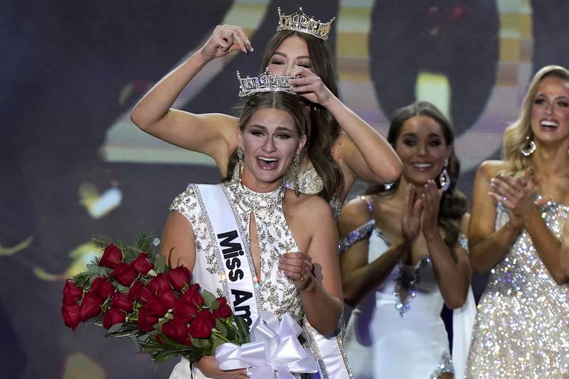 Miss Wisconsin 2022 Grace Stanke, center, is crowned as Miss America 2023 by Miss America 2022 Emma Broyles, behind center, at the conclusion of the Miss America competition at the Mohegan Sun casino, in Uncasville, Conn. , Thursday, Dec.  15, 2022.  (AP Photo / Steven Senne)