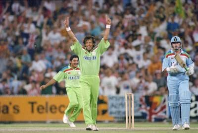 MELBOURNE, AUSTRALIA - MARCH 25: Pakistan captain Imran Khan (c) celebrates the moment of victort after Rameez Raja (not pictured) had caught England batsman Richard Illingworth (r) to win the 1992 Cricket World Cup Final by 22 runs at the MCG on March 25, 1992 in Melbourne, Australia. (Photo Joe Mann/Allsport/Getty Images)