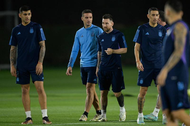 Cristian Romero, Lionel Scaloni, Lionel Messi and Angel Di Maria take part in a training session. AFP
