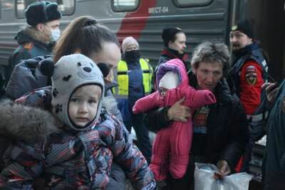 People from Mariupol leave a train to be taken to temporary residences in Nizhny Novgorod, Russia. AP