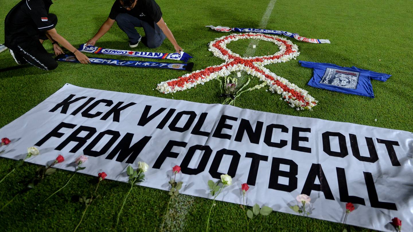 Sudah hampir sebulan sejak tragedi stadion sepak bola Indonesia, satu hal yang pasti
