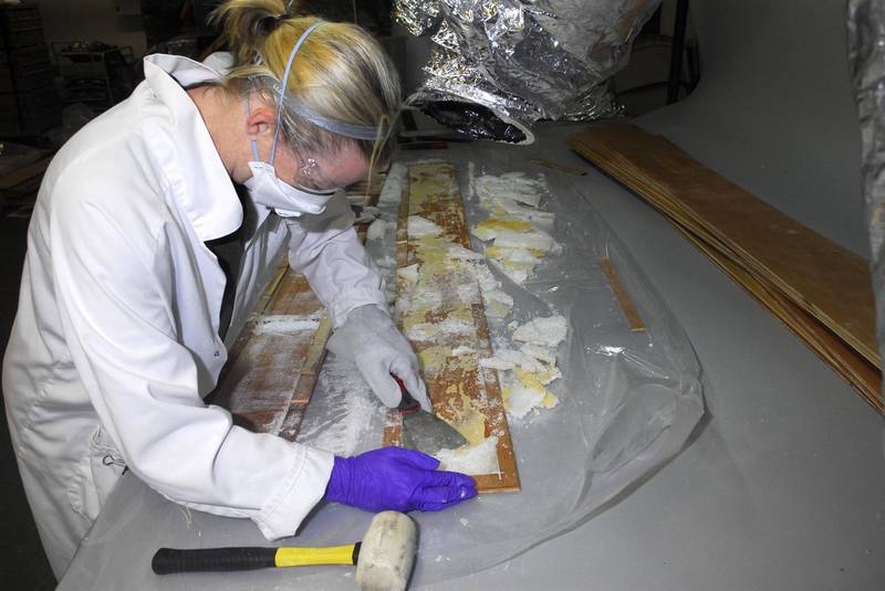 This undated handout photo released by the Australian Federal Police on April 5, 2017 shows crystal methamphetamine being removed from planks of wood at a warehouse in the Victorian state suburb of Nunawading, east of Melbourne, where it was hidden in 70 boxes of floorboards shipped from China. - Australia has made its largest ever bust of crystal methamphetamine, with police on April 5, 2017 estimating the haul hidden among planks of wood from China had a street value of nearly A$900 million (US$681 million). (Photo by Handout / AUSTRALIAN FEDERAL POLICE / AFP) / RESTRICTED TO EDITORIAL USE - MANDATORY CREDIT "AFP PHOTO / AUSTRALIAN FEDERAL POLICE" - NO MARKETING NO ADVERTISING CAMPAIGNS - DISTRIBUTED AS A SERVICE TO CLIENTS