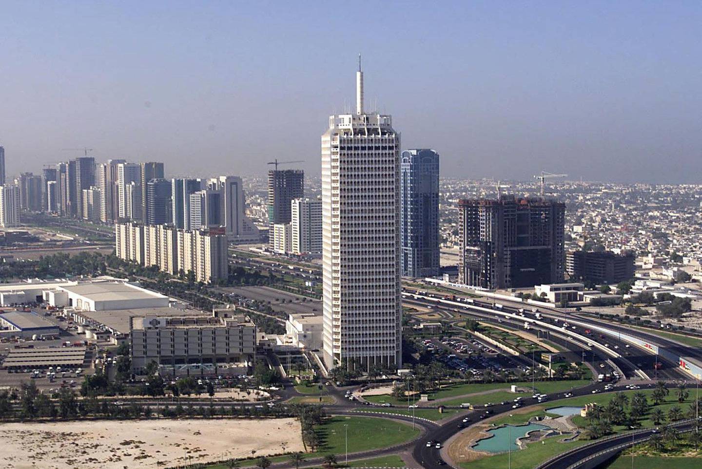 Aerial view of Dubai's World Trade Center (C) taken 12 November 1999. Oil was discovered in the emirate of Dubai in 1966 and its first oil exports three years later saw the trading town develop into a modern city with a population of around 800,000 people. (Electronic Image) (Photo by RABIH MOGHRABI / AFP)