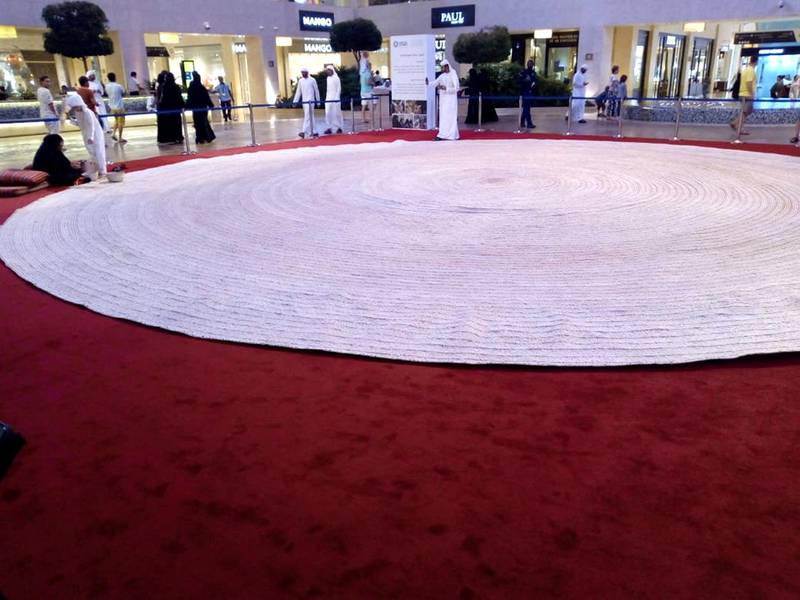 The largest hand-woven spiral placemat was made by the Cultural Programs and Heritage Festival Committee (UAE) in Abu Dhabi. Photo Guinness World Records