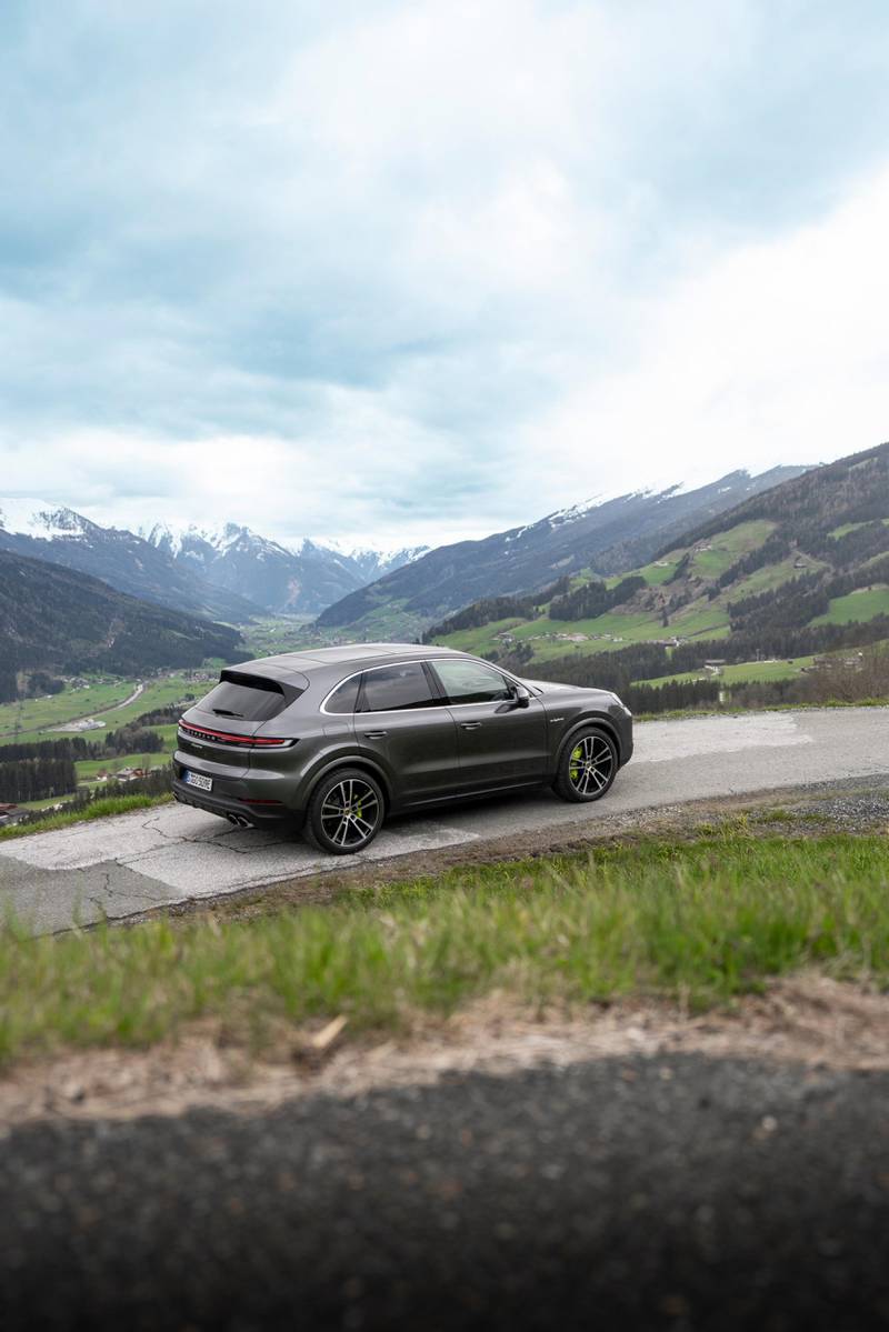 The Cayenne S can reach 100 kph in 4.7 seconds