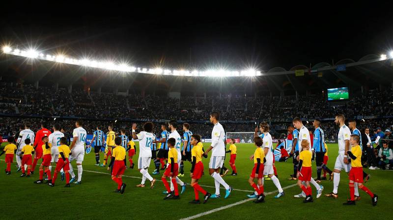 Real Madrid and Gremio players walk out on to the pitch before the match. Amr Abdallah Dalsh / Reuters