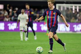 United and Barca keen to complete de Jong deal but Dutchman not ready to leave