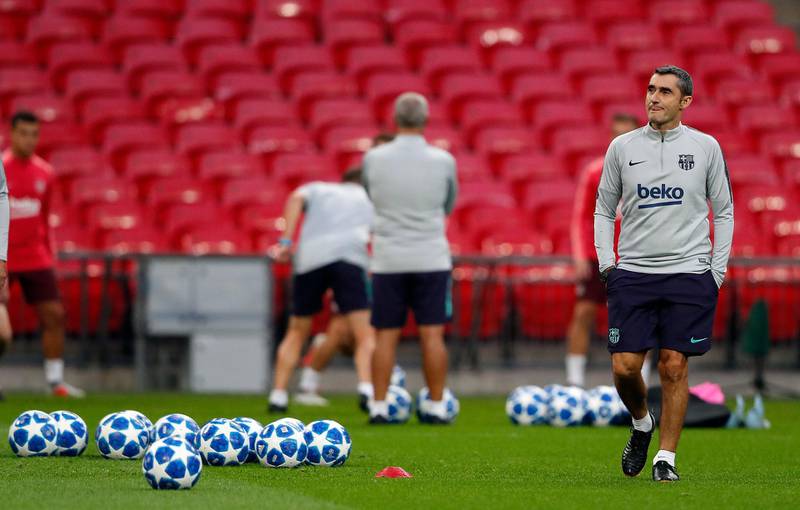 Barcelona manager Ernesto Valverde, right, watches his team during a training session at Wembley Stadium. AP Photo
