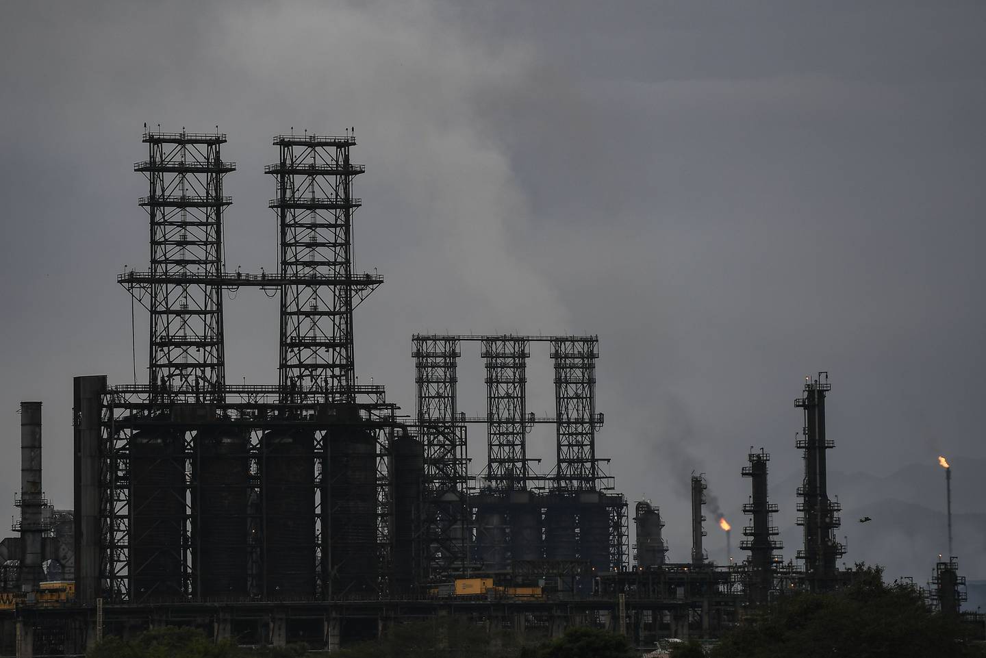 DATEI – Ansicht des Ölkomplexes Jose Antonio Anzoategui in Barcelona, ​​Bundesstaat Anzoategui, Venezuela, 3. Juli 2022. (AP Photo / Matias Delacroix, Akte)