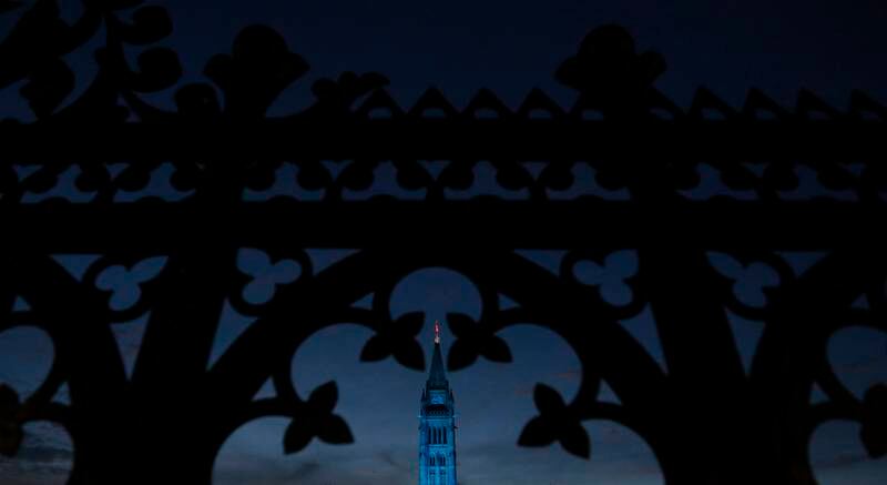 The Peace Tower on Parliament Hill is lit blue to celebrate the birth of a baby boy to Britain's Prince William and Catherine, Duchess of Cambridge, in Ottawa July 22, 2013. Prince William's wife Kate gave birth on Monday to a boy, who becomes third in line to the British throne, ending weeks of feverish speculation about the royal baby. The couple's first child was born at 4:24 p.m. (1524 GMT), weighing 8 lbs and 6 oz. His name will be announced at a later date but bookmakers favour George and James.  REUTERS/Chris Wattie (CANADA - Tags: ROYALS SOCIETY) *** Local Caption ***  OTW04_BRITAIN-ROYAL_0723_11.JPG