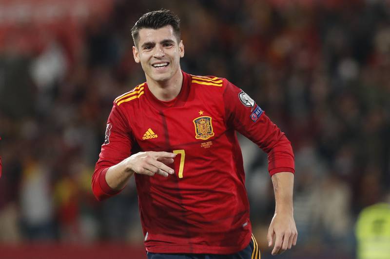 Spain's Alvaro Morata celebrates after scoring the opening goal during the World Cup 2022 group B qualifying soccer match between Spain and Sweden at La Cartuja stadium in Seville, Spain, Sunday, Nov.  14, 2021.  (AP Photo / Angel Fernandez)