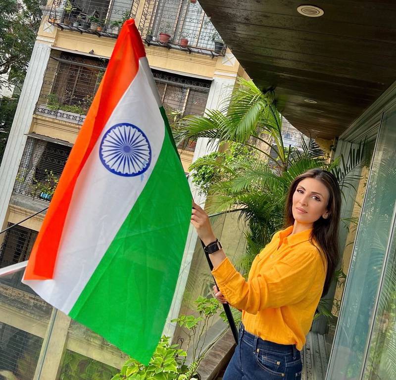 Actress Neetu Kapoor shared a photo of her daughter, fashion designer Riddhima Kapoor, at their home in Mumbai. Photo: Instagram / neetu54