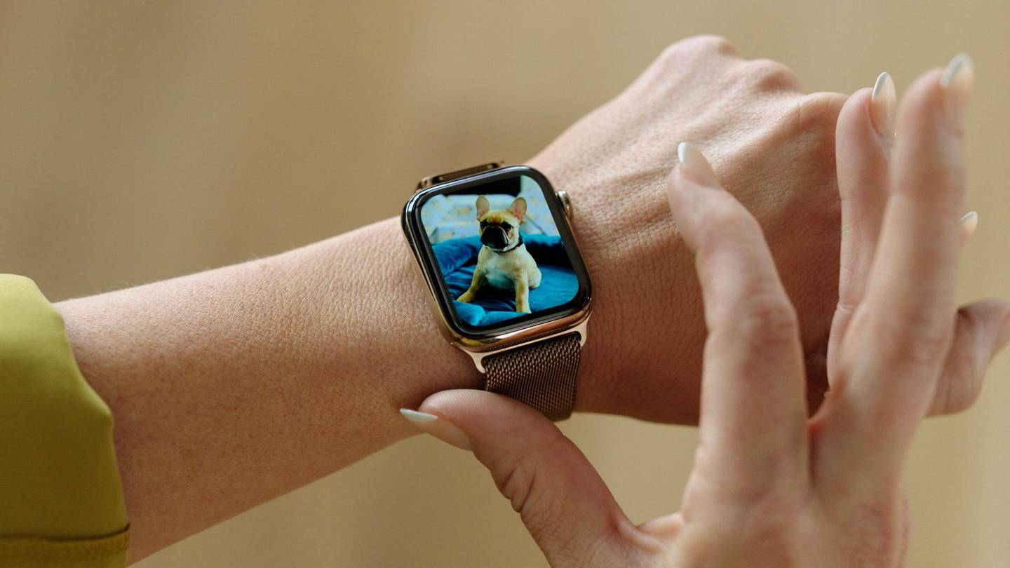 This handout image obtained June 7, 2021 courtesy of Apple Inc. shows the watchOS 8, which introduces a new Portraits watch face, as seen in this still image from the keynote video of Apple's Worldwide Developers Conference at Apple Park in Cupertino, California.  Apple kicked off its digital-only annual Worldwide Developer Conference on Monday where it unveiled the iOS 15, iPadOS 15, macOS 12 and watchOS 8.  - RESTRICTED TO EDITORIAL USE - MANDATORY CREDIT "AFP PHOTO /APPLE INC./HANDOUT " - NO MARKETING - NO ADVERTISING CAMPAIGNS - DISTRIBUTED AS A SERVICE TO CLIENTS
 / AFP / Apple Inc. / Apple Inc. / Handout / RESTRICTED TO EDITORIAL USE - MANDATORY CREDIT "AFP PHOTO /APPLE INC./HANDOUT " - NO MARKETING - NO ADVERTISING CAMPAIGNS - DISTRIBUTED AS A SERVICE TO CLIENTS
