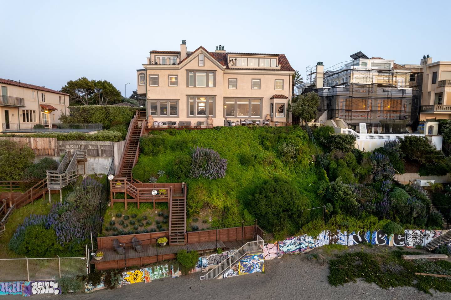 There is private access to Baker Beach, which forms part of the Presidio national park. Photos: TopTenRealEstateDeals.com