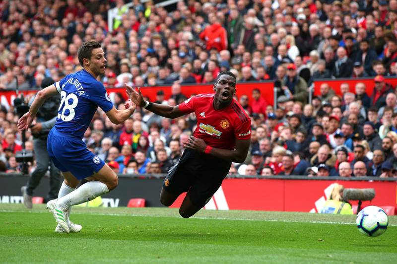 MANCHESTER, ENGLAND - APRIL 28:  Paul Pogba of Manchester United evades Cesar Azpilicueta of Chelsea during the Premier League match between Manchester United and Chelsea FC at Old Trafford on April 28, 2019 in Manchester, United Kingdom. (Photo by Alex Livesey/Getty Images)