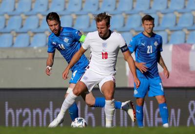 REYKJAVIK, ICELAND - SEPTEMBER 05: Harry Kane of England is challenged by Kari Arnason of Iceland during the UEFA Nations League group stage match between Iceland and England at Laugardalsvollur National Stadium on September 05, 2020 in Reykjavik, Iceland. (Photo by Haflidi Breidfjord/Getty Images)