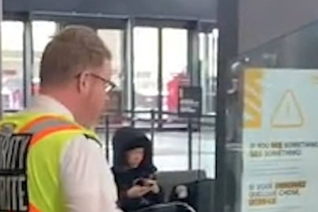 Watch: Muslim man told not to pray in Canadian train station