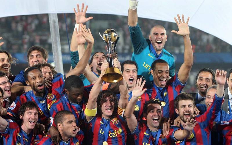 ABU DHABI 19th December 2009. CLUB WORLD CUP FINAL. ESTUDIANTES V BARCELONA. Captain Carles Puyol with the trophy    at Zayed Sportd City last night ( sat) Stephen Lock   /  The National   *** Local Caption ***  SL-final-026.jpg
