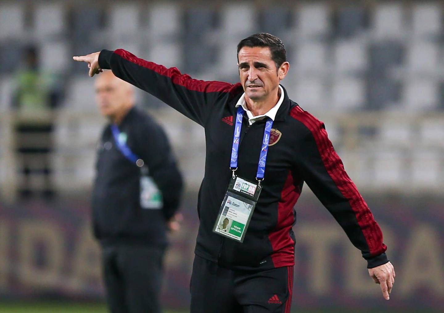Wahda's manager Manuel Jimenez instructs his players during the AFC Champions League group A match between al-Wahda FC and al-Ahli FC at al-Nahyan Stadium in Abu Dhabi on February 10, 2020.  / AFP / -
