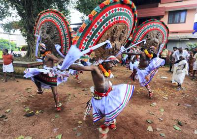 Indian artists perform the Kummatti mask dance during the Onam festival in the district of Thrissur in the state of Kerala on September 5, 2017. (Photo by T. NARAYAN / AFP)